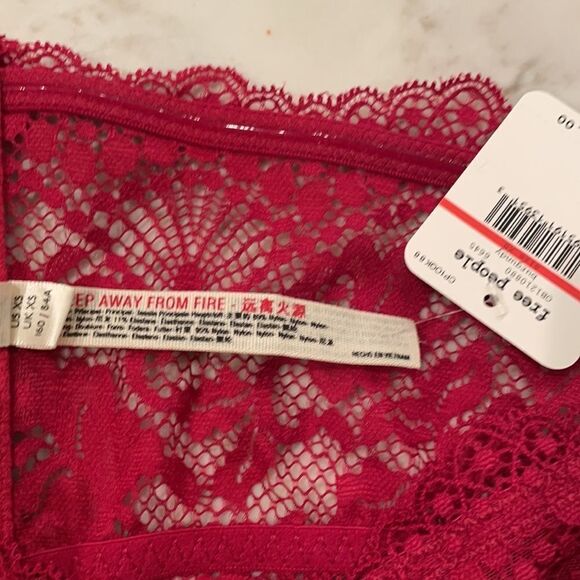 ❤NWT FREE people Burgundy lace bandeau bralette XS - Picture 7 of 7